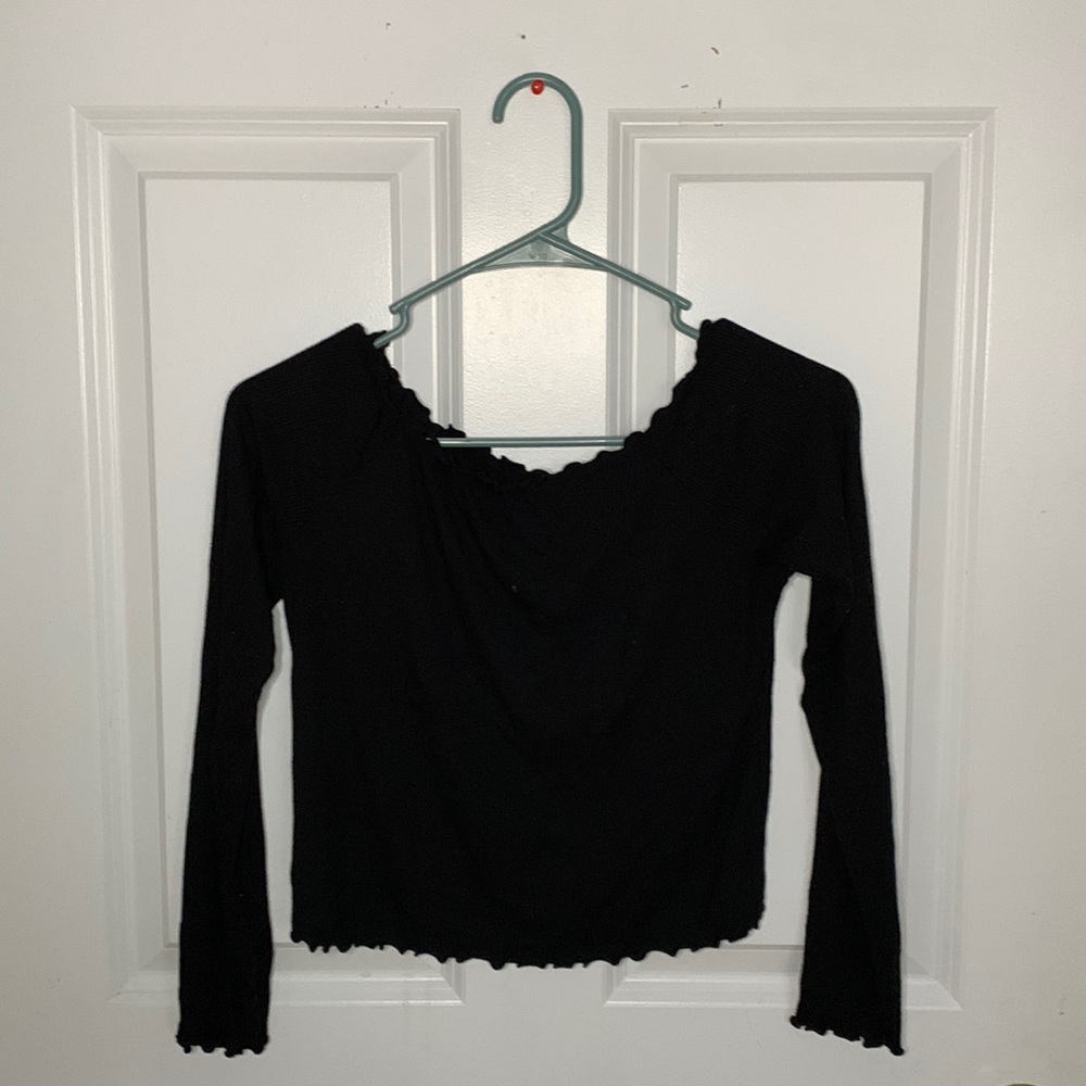 Off the shoulder black long sleeve crop top